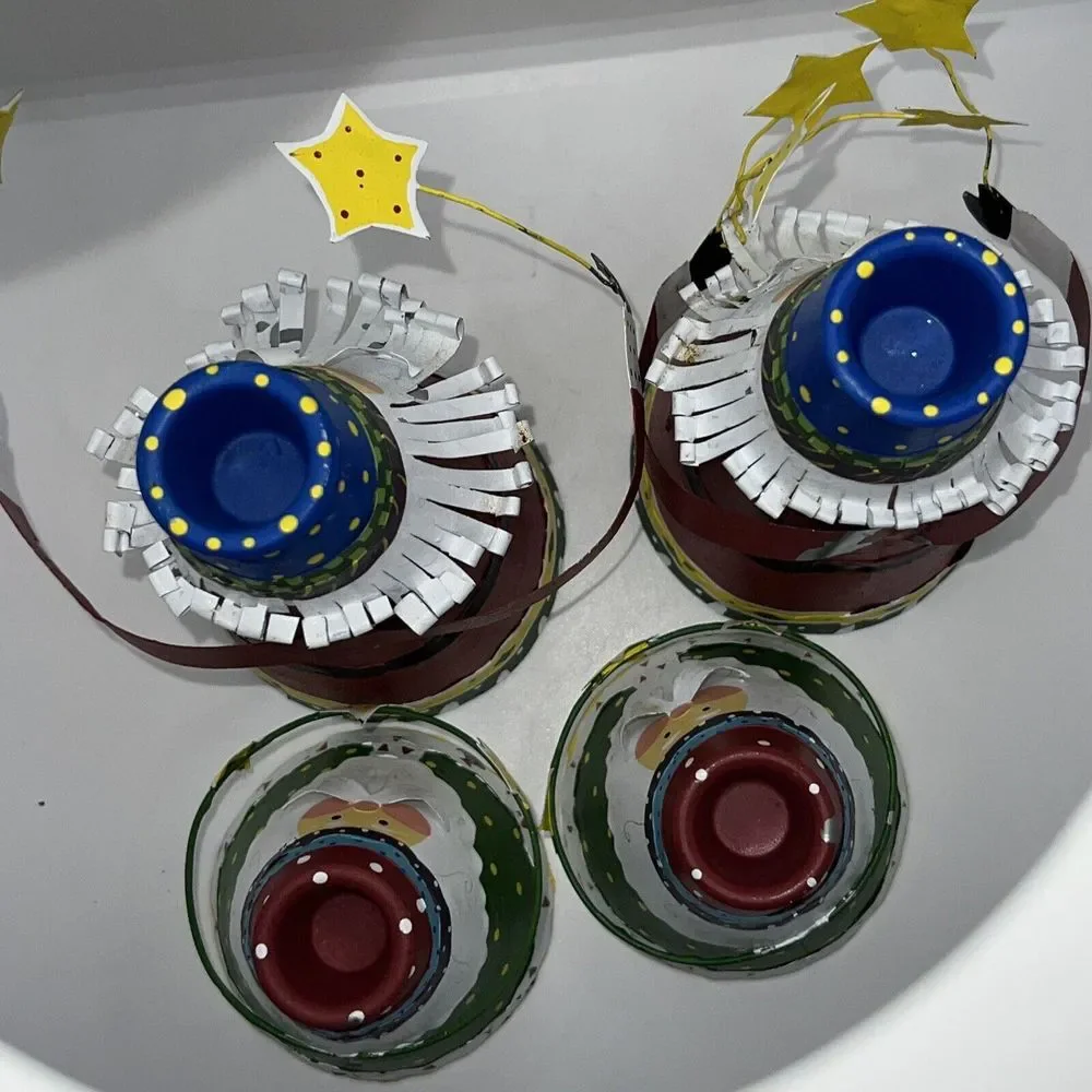 4 Vintage Christmas Cone-shaped Santa Metal Candle Holder Set Of‎ 4 w/Stars
